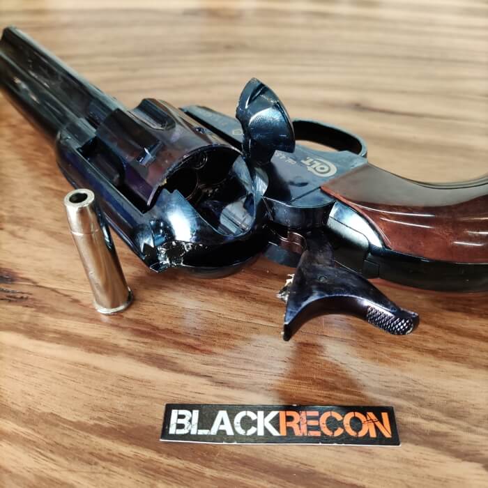Revolver-Colt-SAA-45-NegroAzul