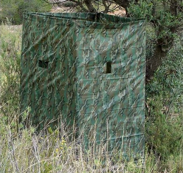 Puesto de caza con 4 paredes y ventanas en camuflaje Woodland BeniSport