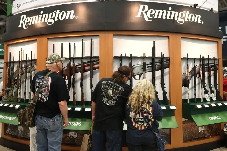 Puesto de Remington en una feria de muestras.